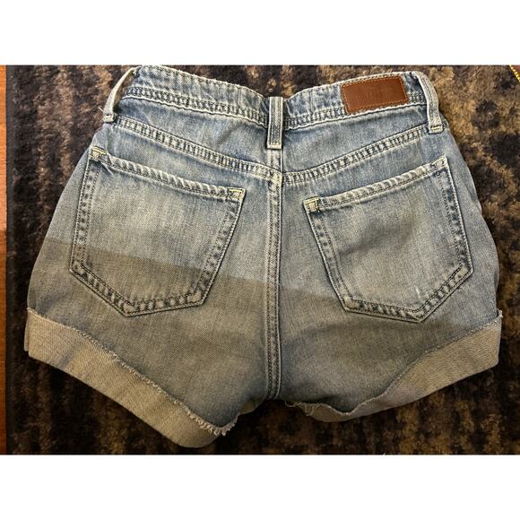 Hollister High Rise Mom Shorts 3" - Picture 5 of 6